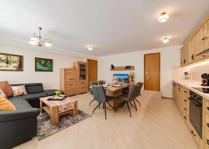 Deluxe&Central Garden Apartment